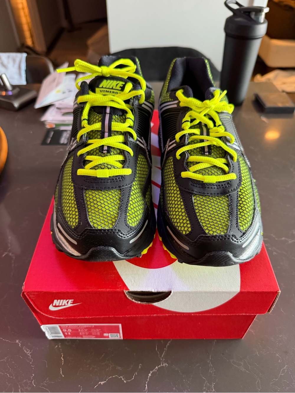 Nike Zoom Vomero 5 sz 9.5 neon yellow / black - new, NO BOX